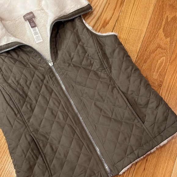 Chicos quilted faux fur lined vest - Picture 3 of 7